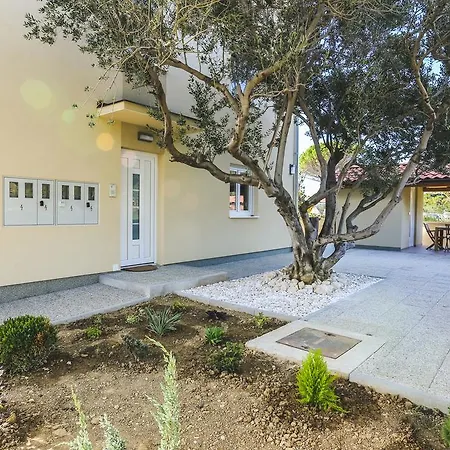 Apartments Sesar Banjol Exterior photo