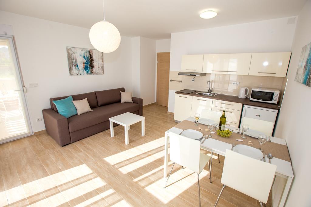Sesar Apartment Banjol