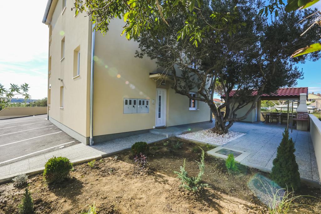 Sesar Apartment Banjol